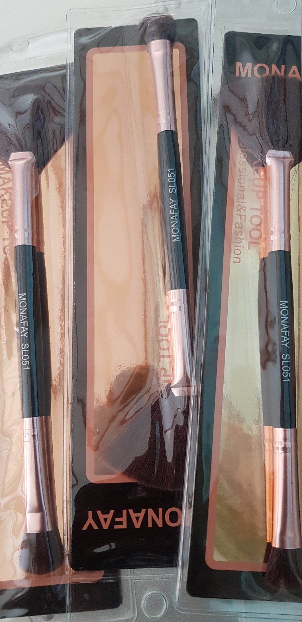 GRACIOUS: Cosmetic Brush